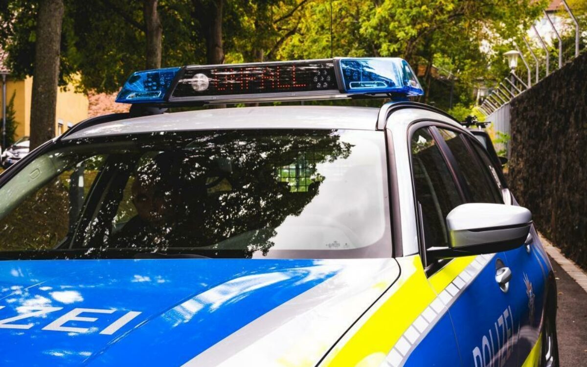Polizeiauto vorne A2 Polizeiauto vorne A2